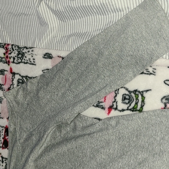 **NWOT** OLD NAVY OFF THE SHOULDER SHIRT - SIZE XL RUNS SMALL - Picture 2 of 3